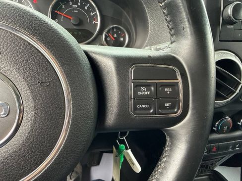 Used 2015 Jeep Wrangler Unlimited Sahara w/ Max Tow Package AWD/4WD image 28