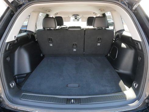 Used 2023 Jeep Grand Cherokee Limited w/ Black Appearance Package image 18