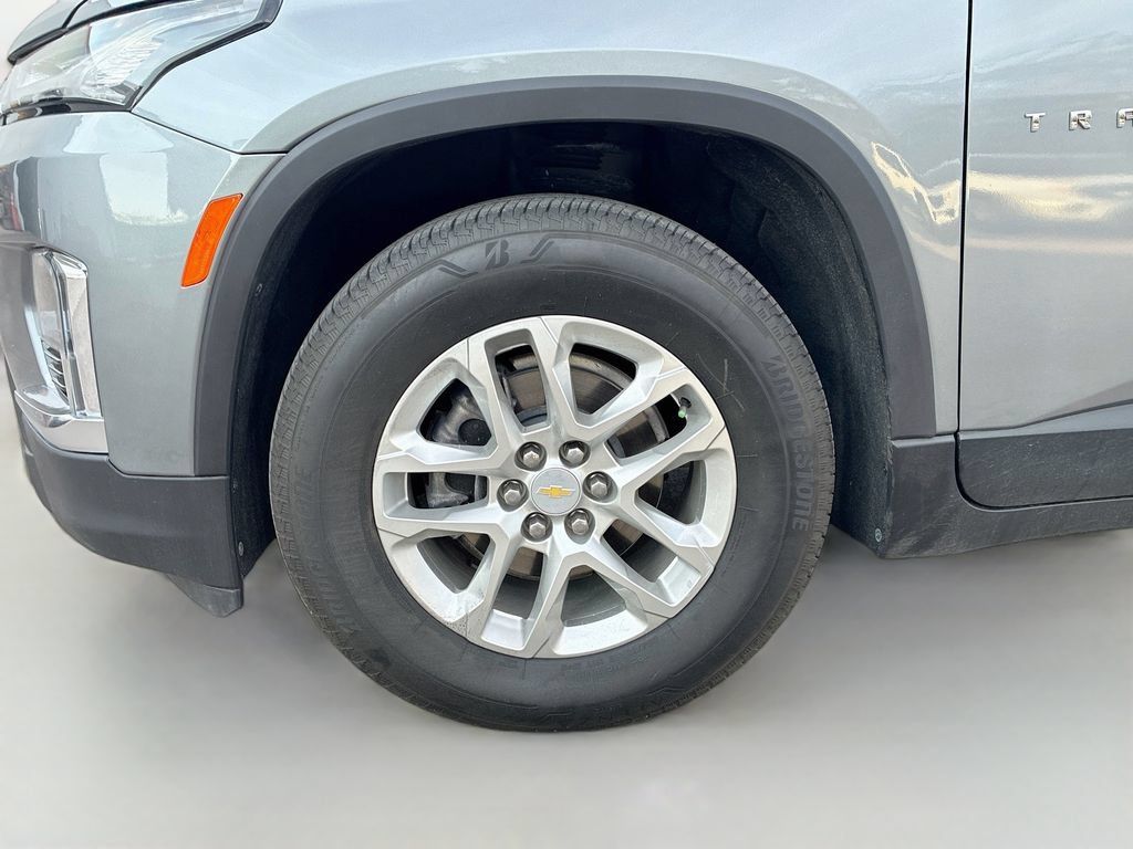 Used 2023 Chevrolet Traverse LS FWD image 29