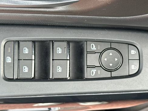 Used 2024 Nissan Pathfinder S image 12