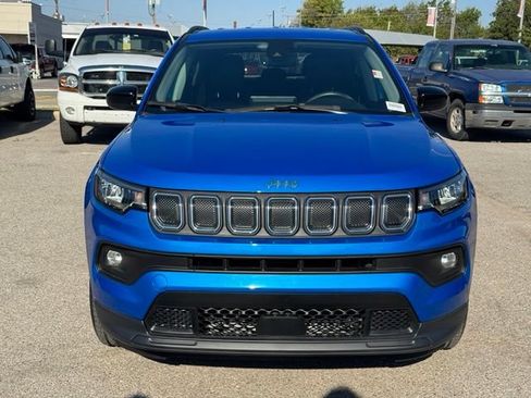 Used 2022 Jeep Compass Latitude w/ Convenience Group AWD/4WD image 2