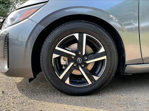 Used 2024 Nissan Sentra SV FWD image 2