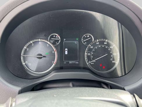 Used 2023 Lexus GX 460 Premium w/ Premium Package image 32