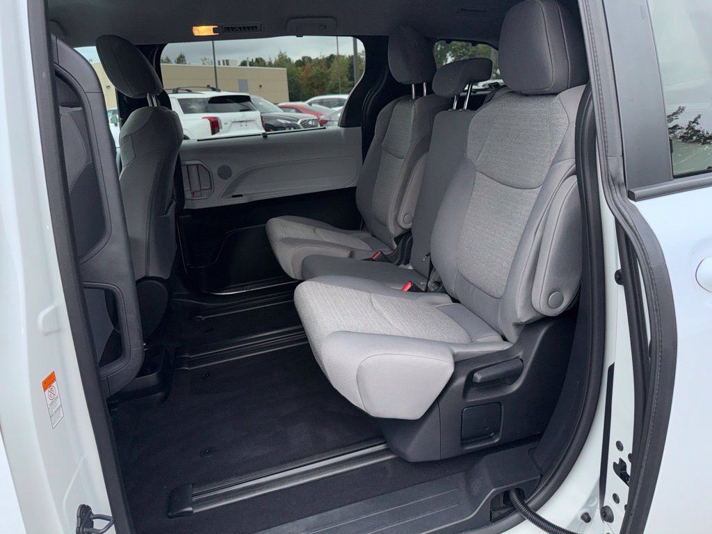 Used 2026 Toyota Sienna LE FWD image 23