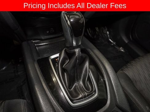 Used 2018 Nissan Rogue SV FWD image 15