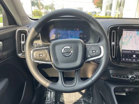 Used 2025 Volvo XC40 B5 Core AWD/4WD image 19