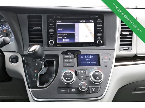 Used 2018 Toyota Sienna XLE image 25