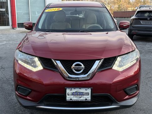 Used 2015 Nissan Rogue S image 2