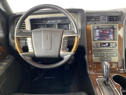 Used 2014 Lincoln Navigator 4WD image 39
