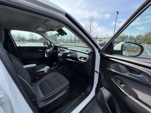 Used 2021 Chevrolet TrailBlazer LT AWD/4WD image 17