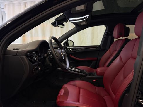 Certified 2026 Porsche Macan AWD/4WD image 5