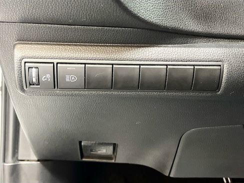 Used 2022 Toyota Corolla SE w/ Carpet Mat Package (TMS) FWD image 10