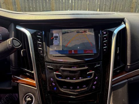 Used 2020 Cadillac Escalade Luxury w/ Escalade Sport Edition image 22