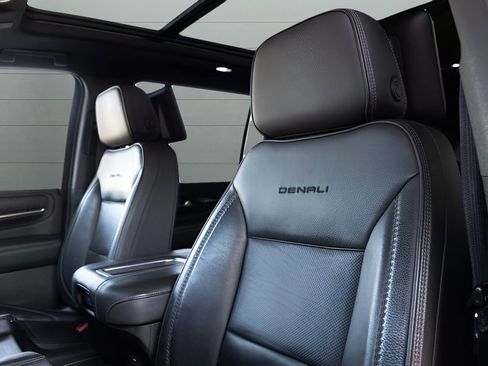 Used 2021 GMC Yukon XL Denali w/ Denali Ultimate Package AWD/4WD image 2