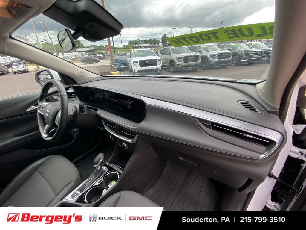 Used 2025 Buick Encore GX Preferred w/ Comfort Package AWD/4WD image 33