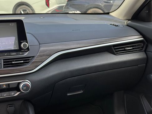 Used 2025 Nissan Altima 2.5 SV FWD image 36