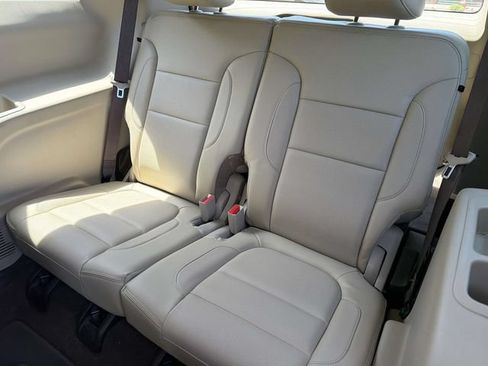 Used 2017 GMC Acadia Denali w/ Technology Package FWD image 21