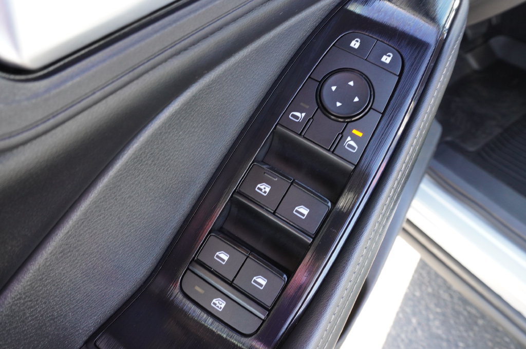 Certified 2025 Nissan Rogue SV FWD image 15
