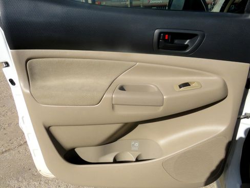 Used 2006 Toyota Tacoma PreRunner image 19