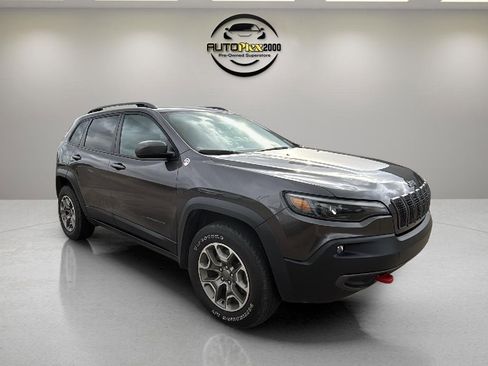 Used 2020 Jeep Cherokee Trailhawk image 2