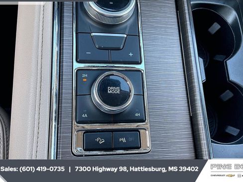 Used 2024 Ford Expedition Limited AWD/4WD image 25