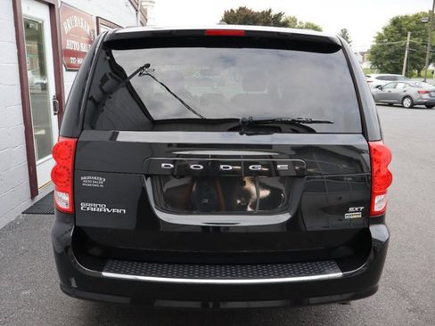Used 2016 Dodge Grand Caravan SXT w/ UConnect Hands-Free Group FWD image 3