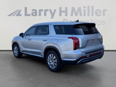 Used 2025 Hyundai Palisade SEL FWD image 3