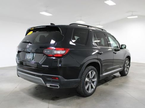 Used 2023 Honda Pilot Touring image 12