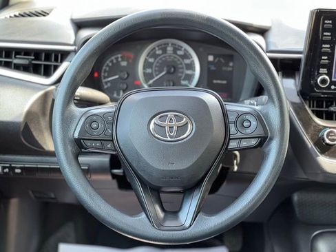 Used 2022 Toyota Corolla LE image 33