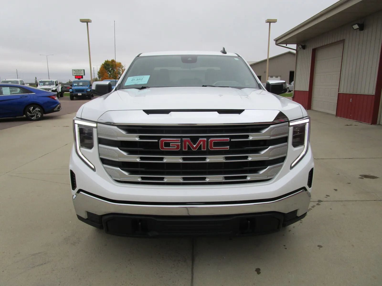 Used 2024 GMC Sierra 1500 SLE AWD/4WD image 2