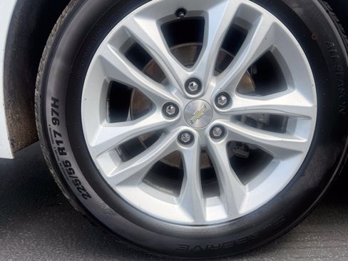 Used 2017 Chevrolet Malibu LT FWD image 18