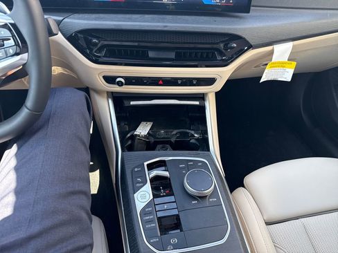 Certified 2025 BMW 330i xDrive Sedan w/ Convenience Package image 13