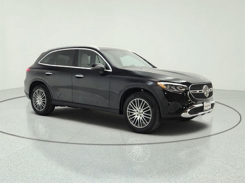 Used 2024 Mercedes-Benz GLC 300 4MATIC image 3