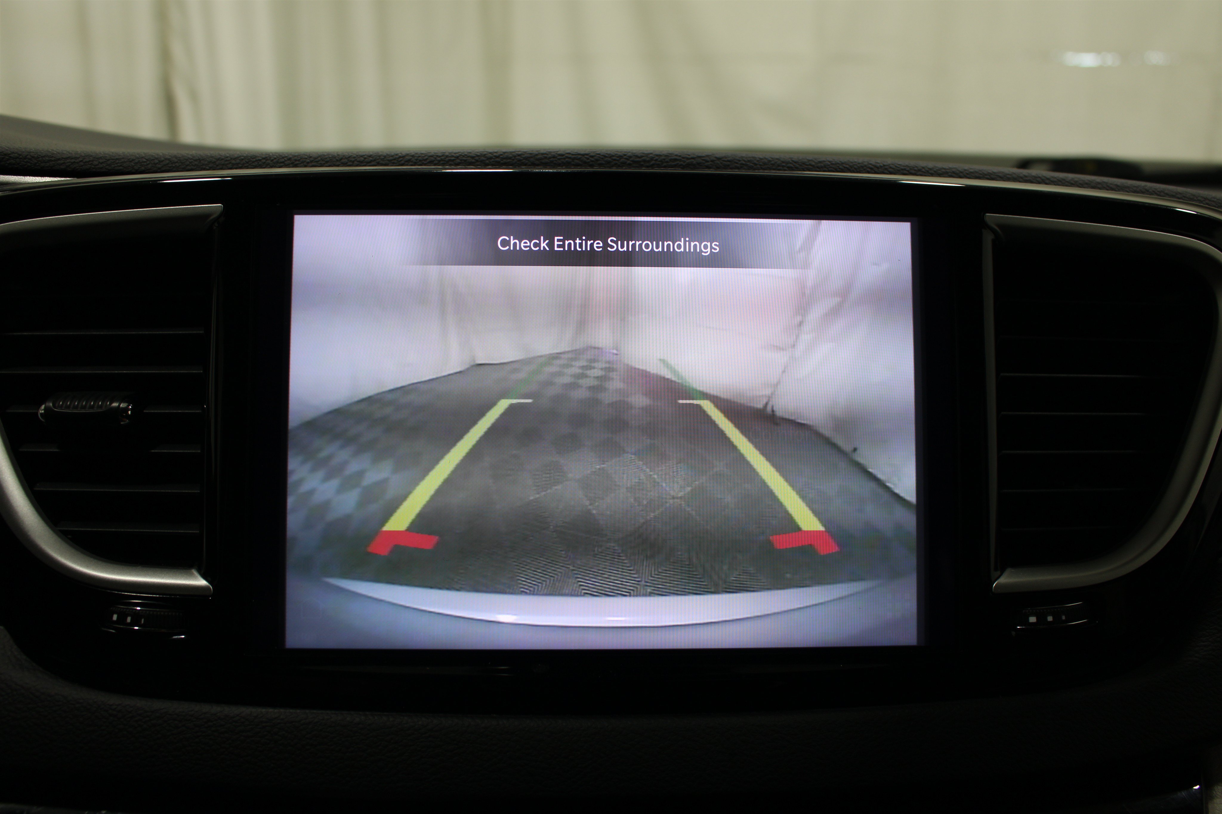 Used 2023 Chrysler Pacifica Touring-L FWD image 16