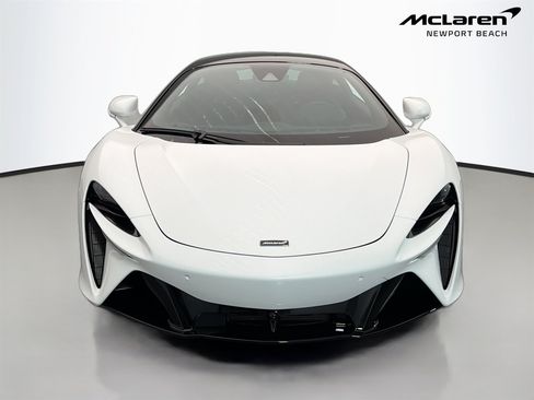Used 2025 McLaren Artura RWD image 19