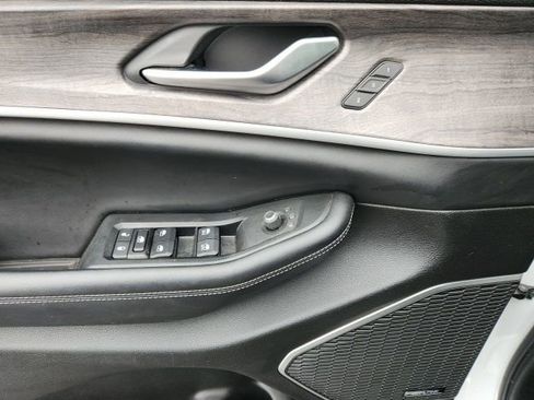 Used 2023 Jeep Grand Cherokee L Limited image 11