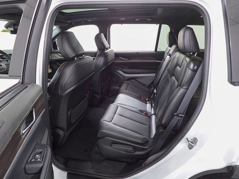 New 2025 Jeep Grand Cherokee L Limited w/ Luxury Tech Group II image 24