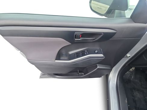 Used 2023 Toyota Highlander LE image 22