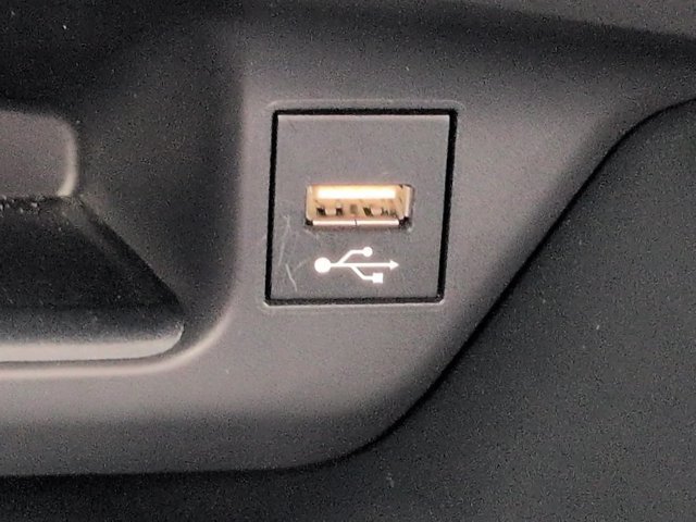 Used 2020 Toyota C-HR LE FWD image 22