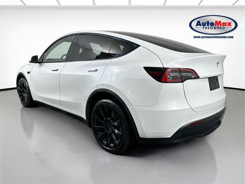 Used 2022 Tesla Model Y Long Range image 6
