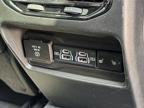 Used 2023 Jeep Grand Cherokee Overland AWD/4WD image 15