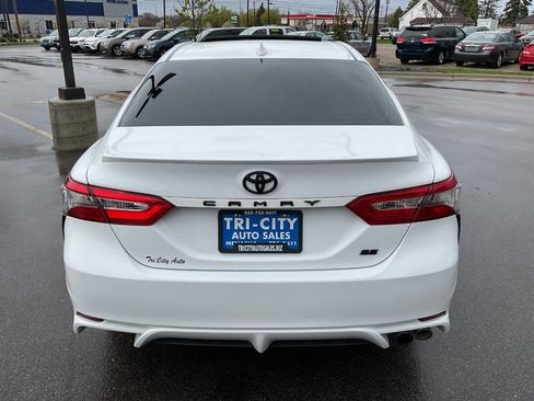 Used 2019 Toyota Camry SE FWD image 6