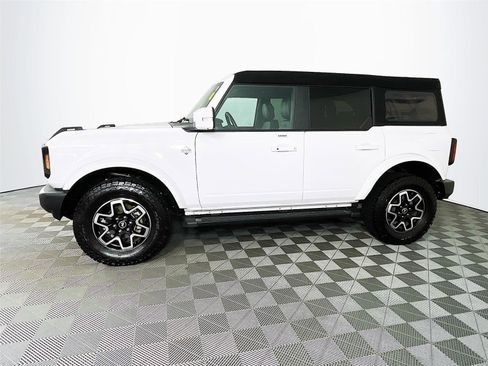 Used 2023 Ford Bronco Outer Banks image 4