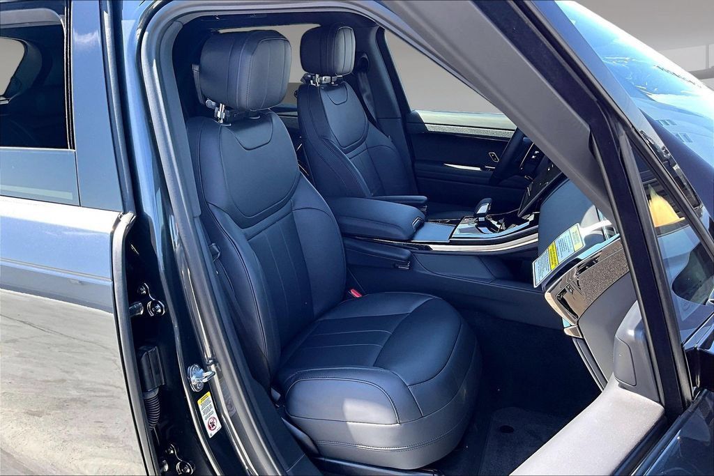 New 2026 Land Rover Range Rover Sport Dynamic SE AWD/4WD image 11