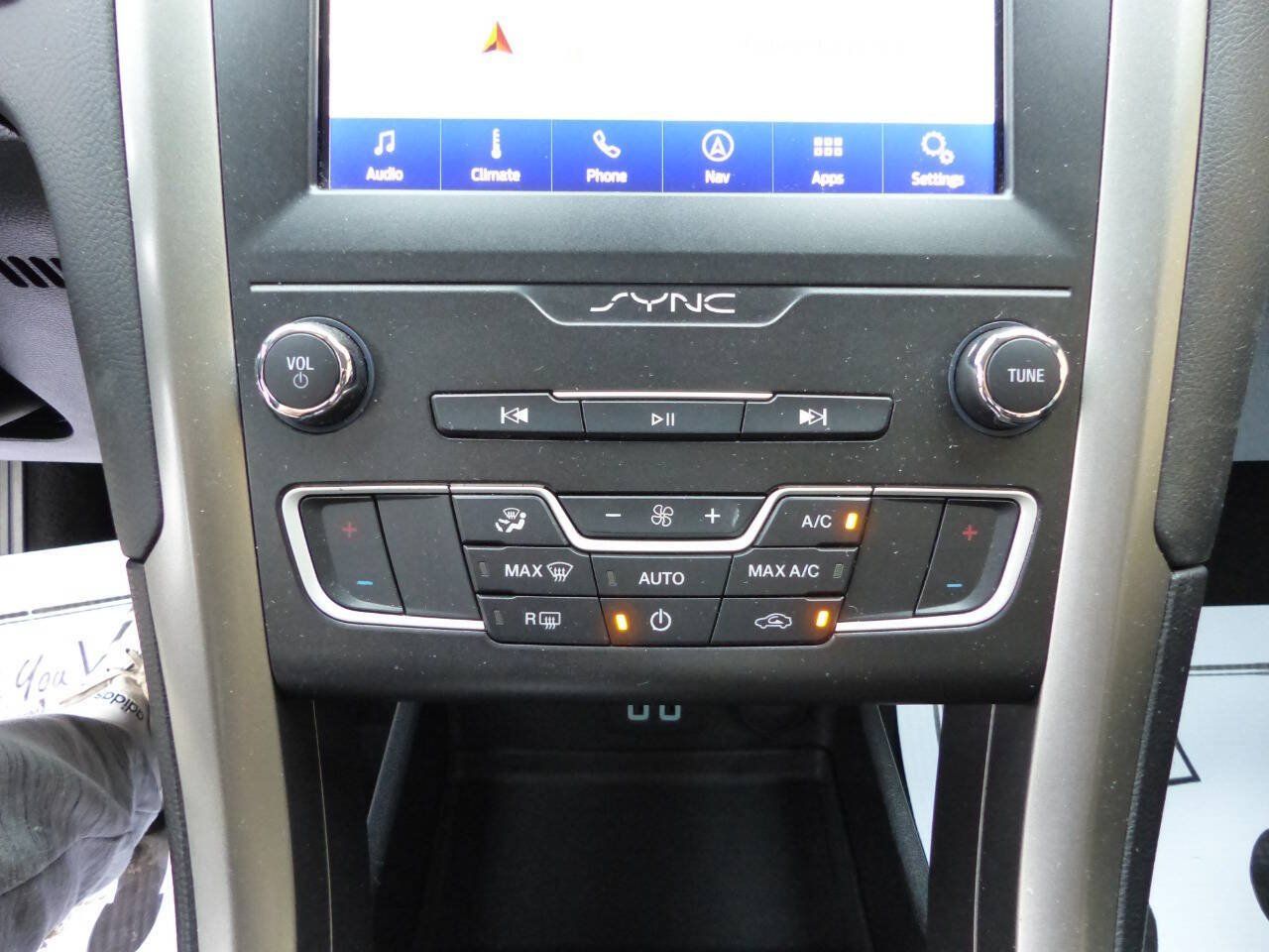 Used 2020 Ford Fusion SE FWD image 43