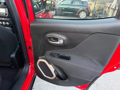 Used 2016 Jeep Renegade Latitude w/ Cold Weather Group image 19