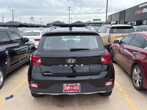 Used 2021 Hyundai Venue SEL FWD image 10