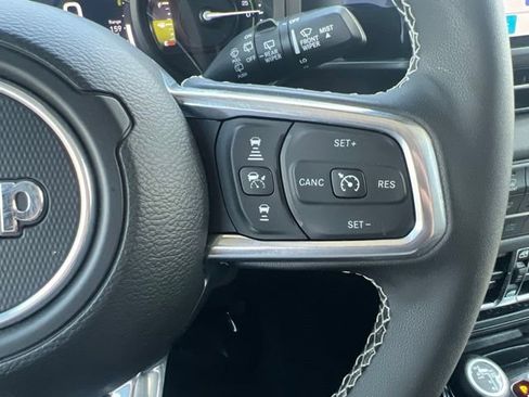Used 2025 Jeep Wrangler Unlimited Sahara AWD/4WD image 9