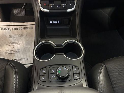 Used 2023 GMC Terrain SLT image 18