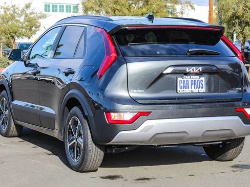 Certified 2025 Kia Niro EX FWD image 7